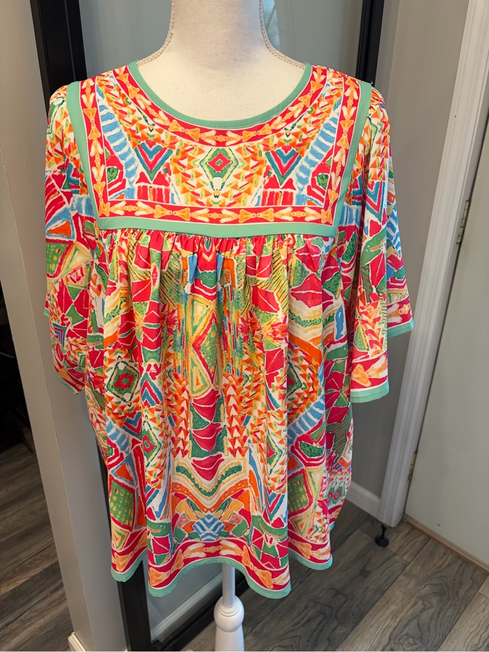 NWT…Boutique…Multicolor Patterned Short Sleeve Top…Bright…Size 1X